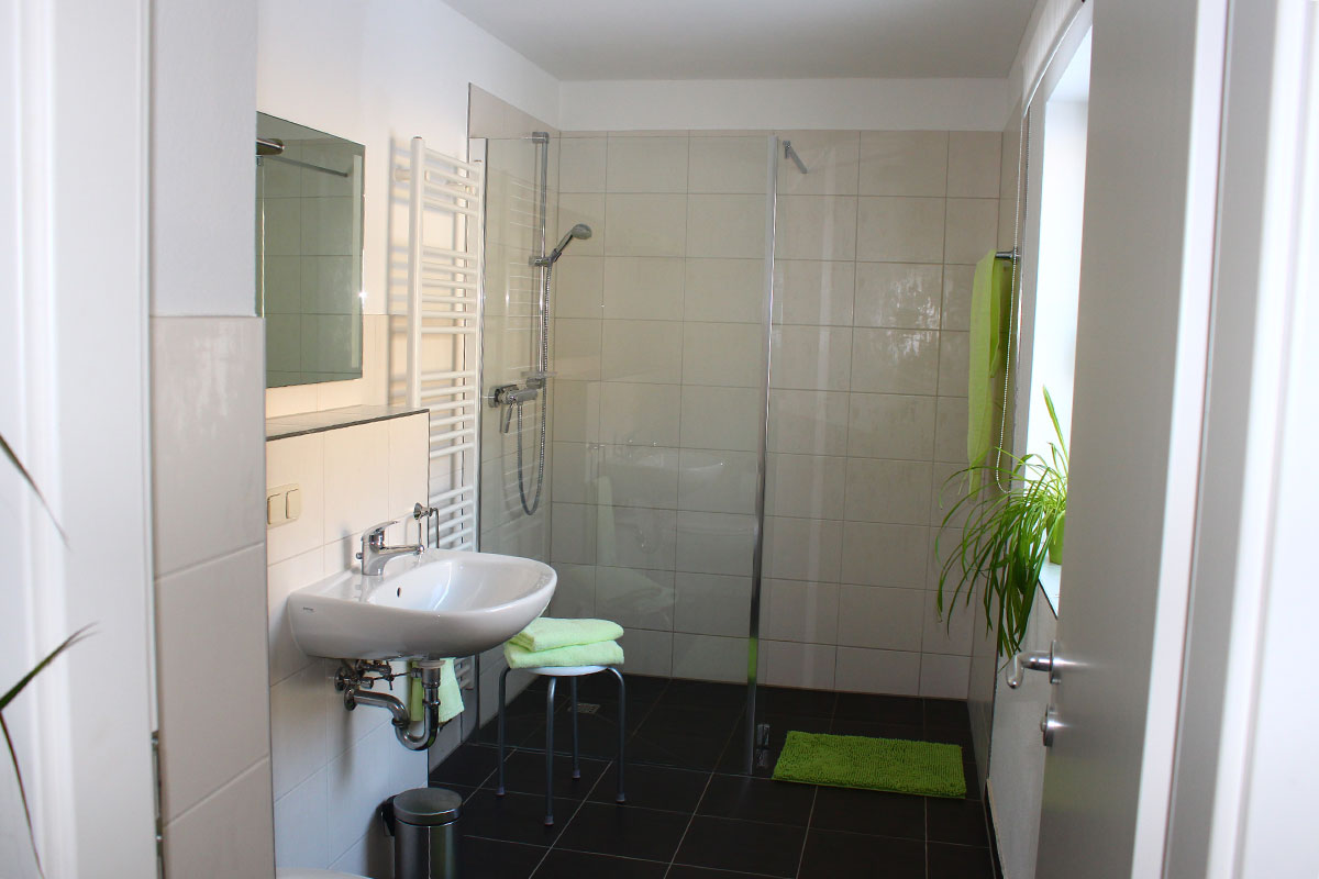 Ferienwohnung Billy in Weißig - Wohnung "Pfaffenstein" - Badezimmer mit ebenerdiger Dusche