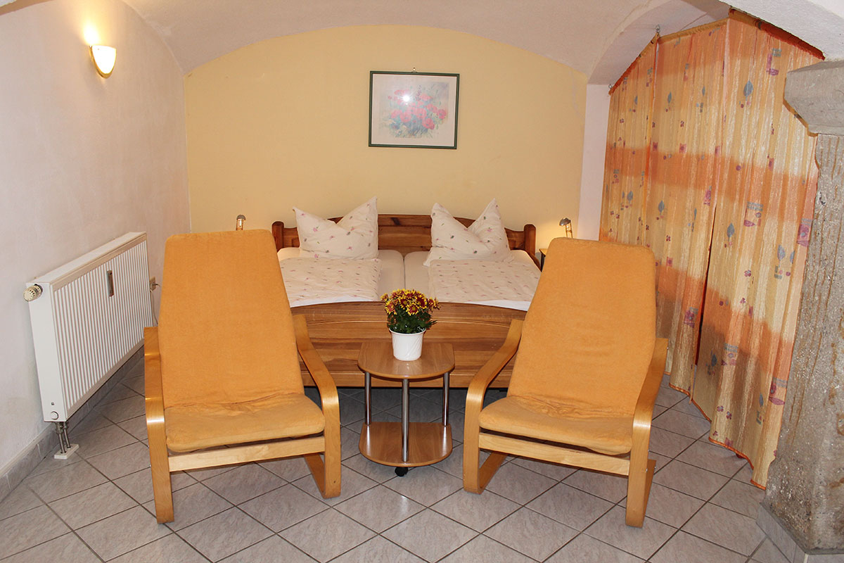 Ferienwohnung Billy in Weißig - Wohnung "Rauenstein" - Schlafbereich mit Doppelbett